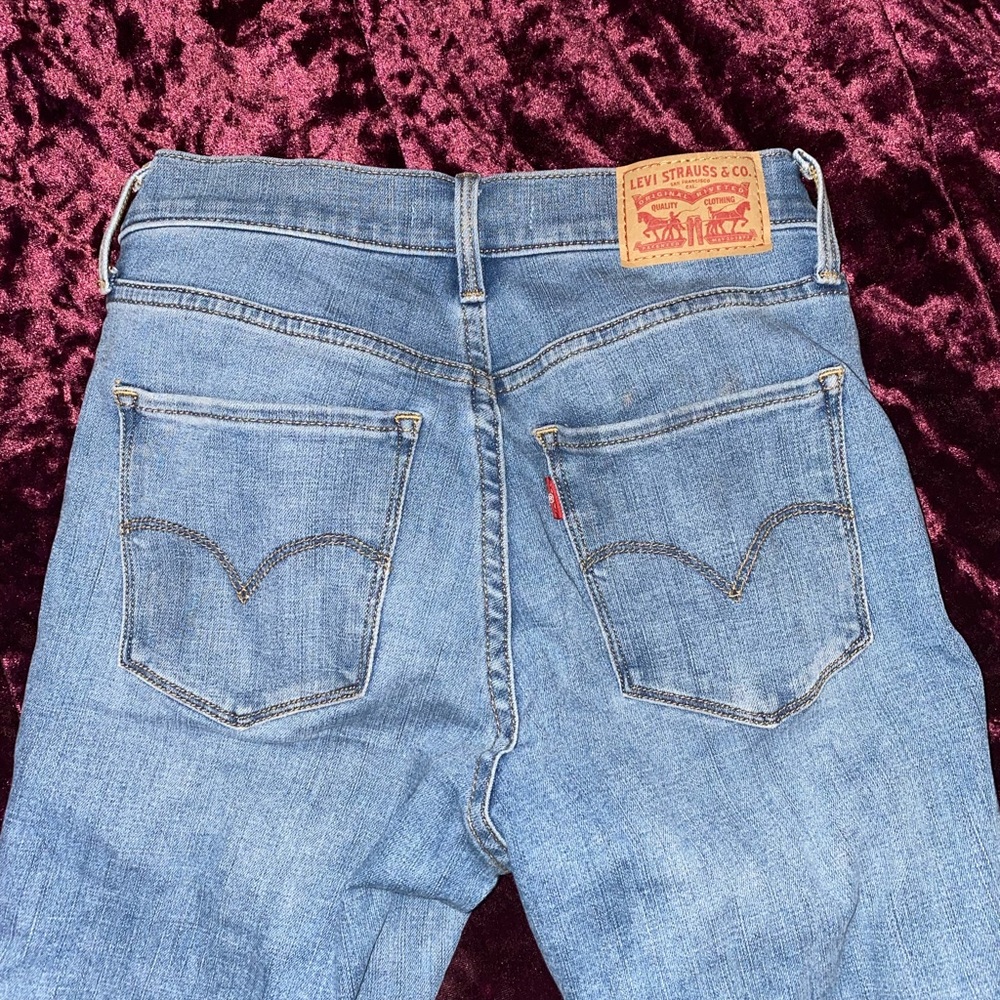 Shaping skinny Levi’s size 26